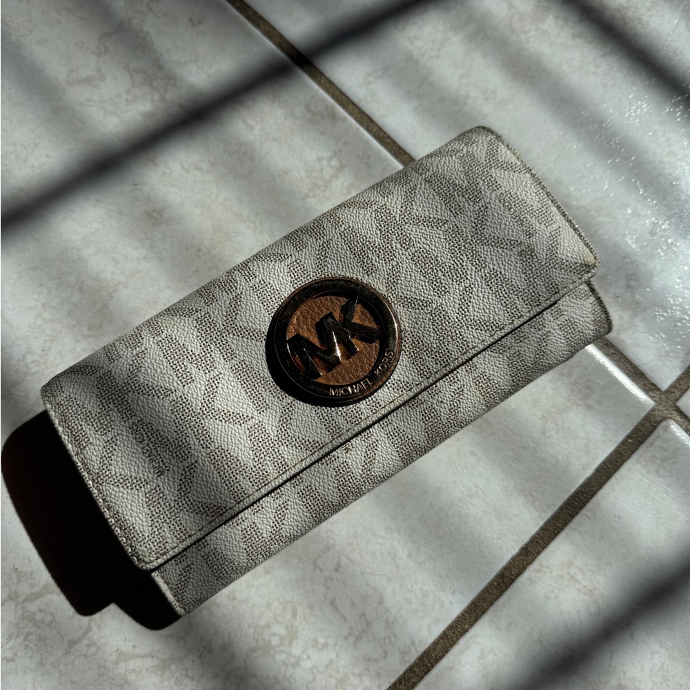 White Michael Kors wallet